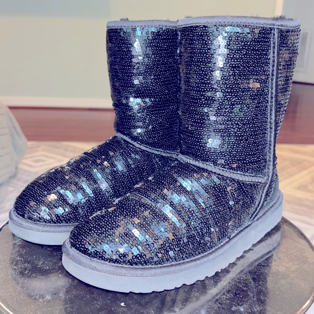 $240 UGG Australia Classic Short SPARKLES Black Sequin Boots Size 9 3161 - Picture 1 of 10